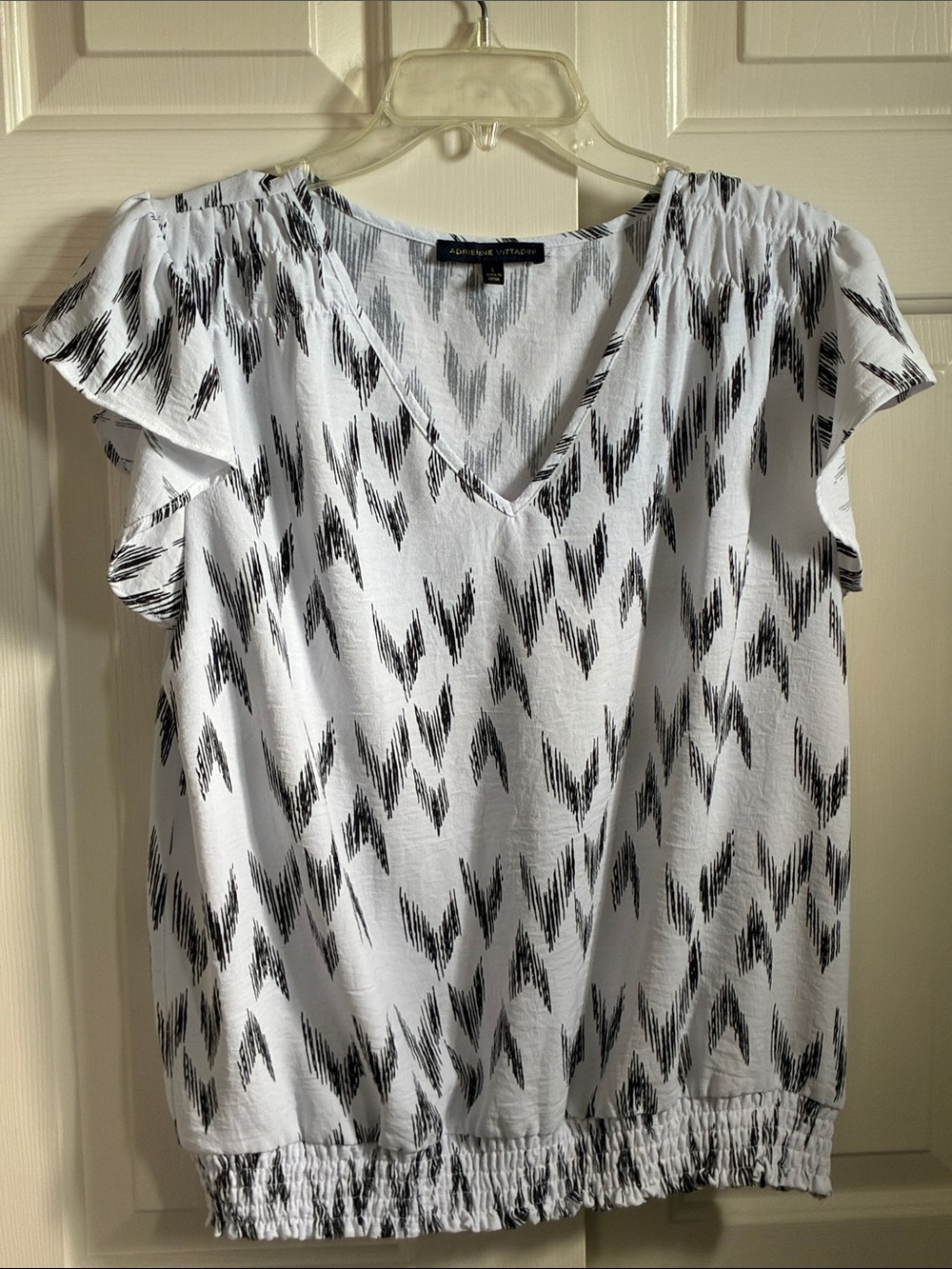 Adrienne Vittadini White V-Neck Flutter Sleeve Top with Black Graphic Print